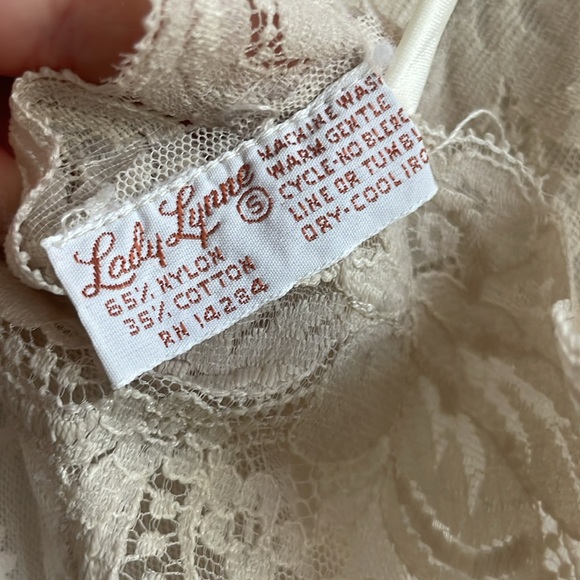 •| vintage lace romper - Picture 9 of 9